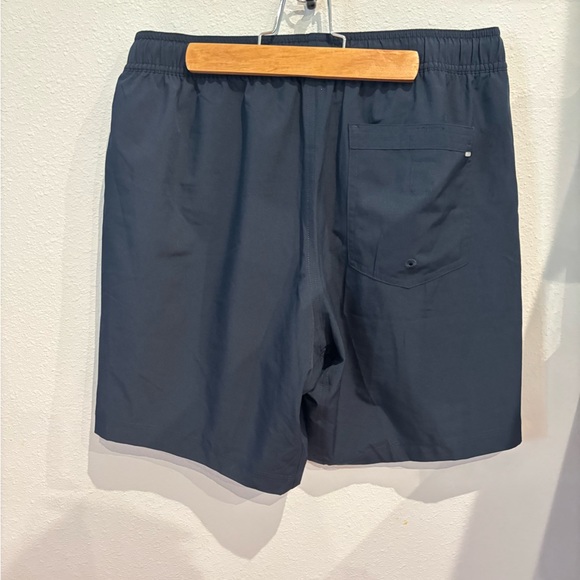 Vuori Black Athletic Shorts Lightweight Elastic Waist - Picture 2 of 6